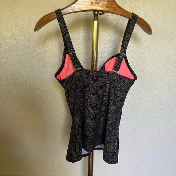 TITLE NINE ~ Black and Grey Bodacious Swirl Print Floral Tankini Top - Picture 8 of 10